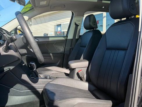 Used 2023 Volkswagen Tiguan SE image 11