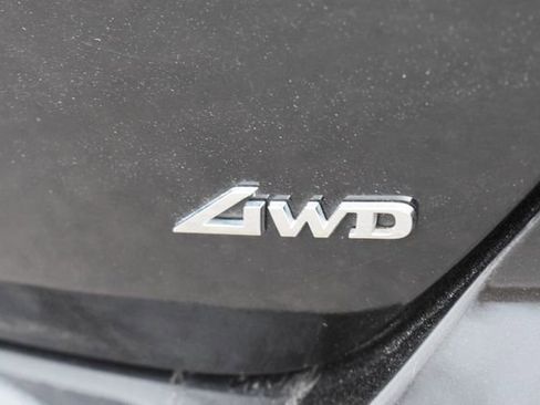 Used 2025 Genesis G70 2.5T image 16