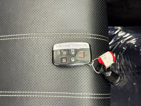 Used 2019 Land Rover Range Rover Velar R-Dynamic SE image 41