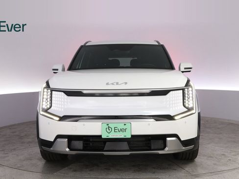 Used 2024 Kia EV9 Land AWD/4WD image 12