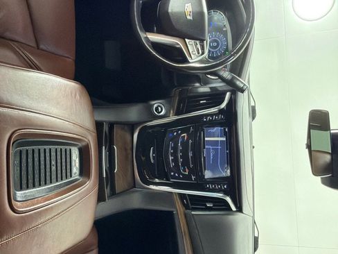 Used 2018 Cadillac Escalade Luxury AWD/4WD image 25