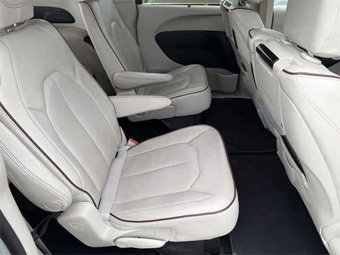 Used 2017 Chrysler Pacifica Limited w/ UConnect Theater Package image 22
