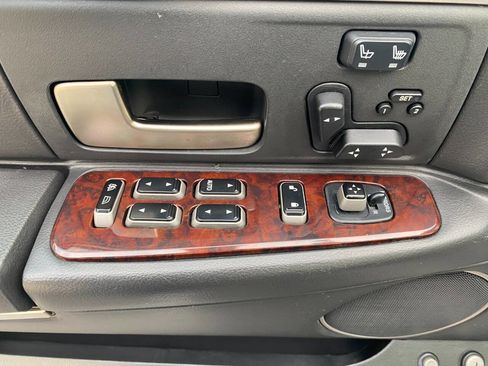 Used 2008 Lincoln Town Car Signature Limited image 12