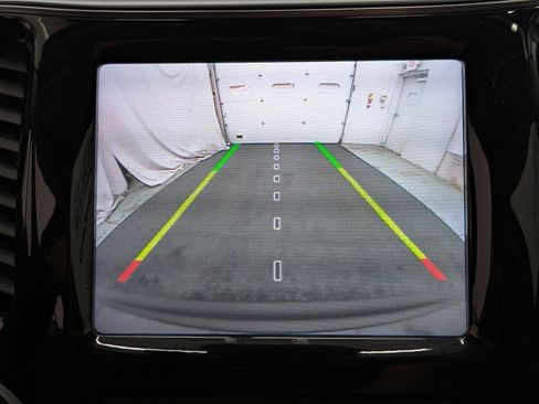 Used 2021 Jeep Cherokee Limited image 11