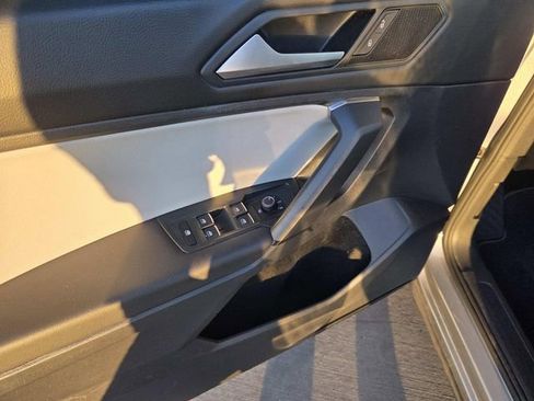 Used 2019 Volkswagen Tiguan SE image 12