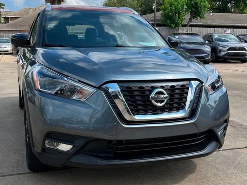 Used 2018 Nissan Kicks SR FWD image 3