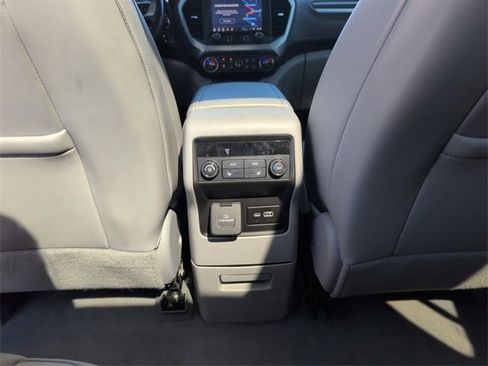 Used 2022 GMC Acadia SLT w/ Technology Package image 32