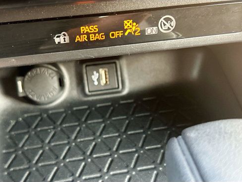 Used 2025 Toyota RAV4 XLE FWD image 29