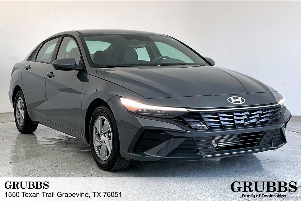 Used 2026 Hyundai Elantra SE FWD image 1