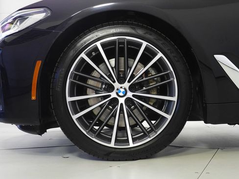 Used 2023 BMW 530i w/ Premium Package RWD image 5