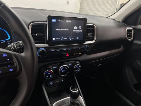 Used 2025 Hyundai Venue SEL FWD image 18