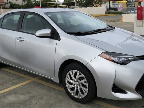 Used 2017 Toyota Corolla LE FWD image 6