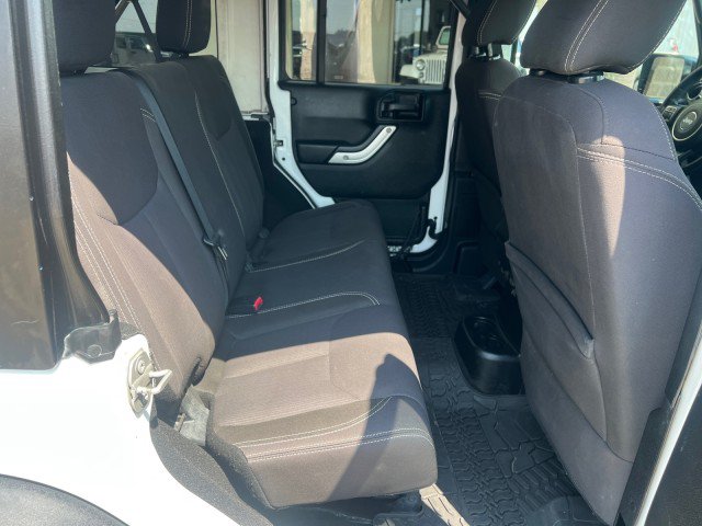 Used 2018 Jeep Wrangler Unlimited Rubicon w/ Connectivity Group AWD/4WD image 29