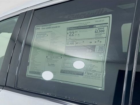 New 2025 Jeep Grand Cherokee Overland w/ Luxury Tech Group IV image 21