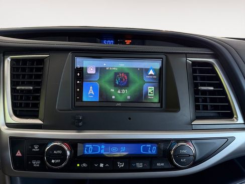 Used 2017 Toyota Highlander XLE FWD image 10