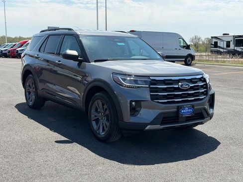 New 2026 Ford Explorer Active image 3