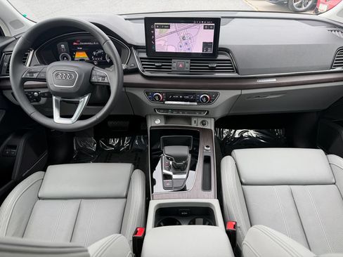 Used 2021 Audi Q5 e Prestige w/ Prestige Package AWD/4WD image 2