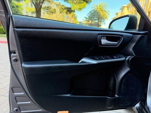 Used 2016 Toyota Camry SE FWD image 51