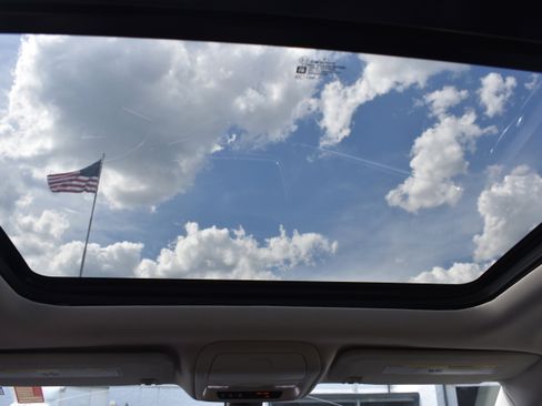 Used 2017 Cadillac XT5 Luxury image 26