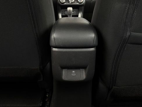 Used 2025 Nissan Versa SV FWD image 12