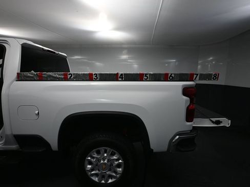 Used 2025 Chevrolet Silverado 2500 LT AWD/4WD image 42