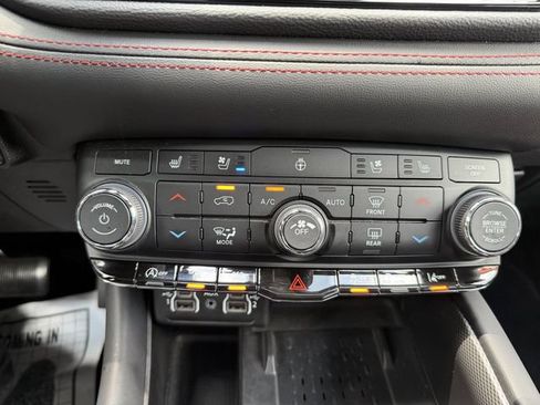 Used 2025 Dodge Durango GT AWD/4WD image 21