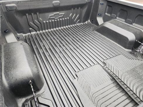 Used 2023 Chevrolet Silverado 1500 LT image 9