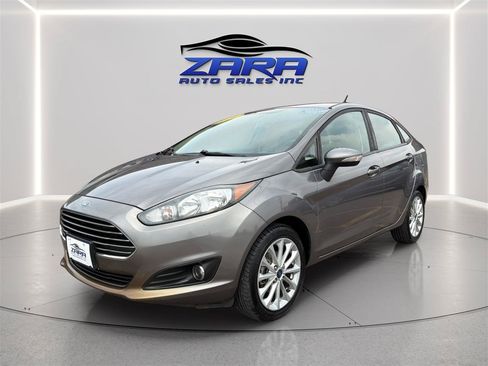 Used 2014 Ford Fiesta SE w/ Equipment Group 201A FWD image 3