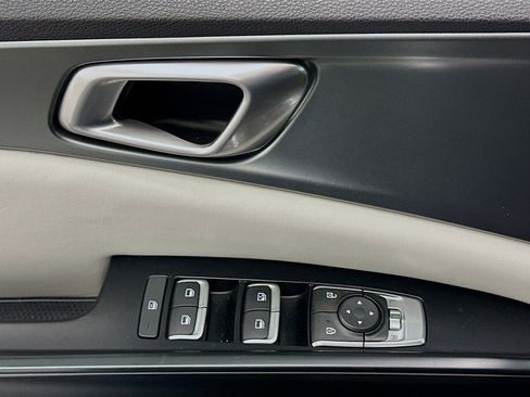 Used 2022 Kia Carnival LX FWD image 15