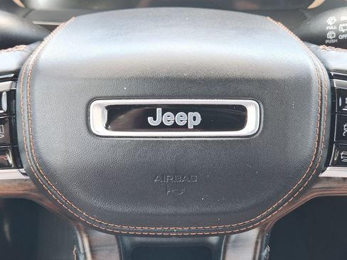 Used 2021 Jeep Grand Cherokee L Summit w/ Luxury Tech Group V AWD/4WD image 38