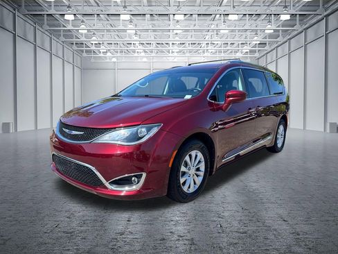 Used 2019 Chrysler Pacifica Touring-L FWD image 3