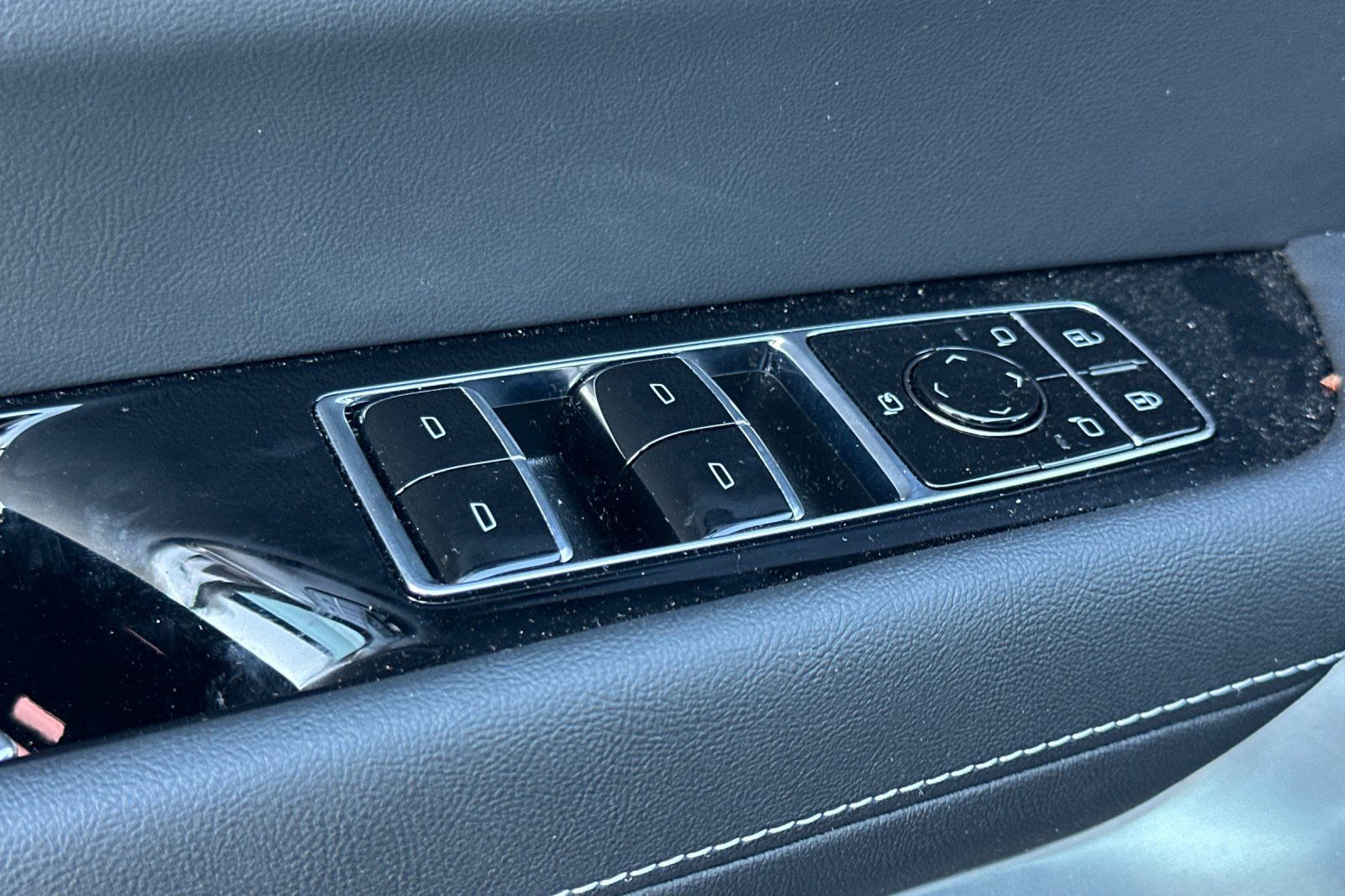 Certified 2026 Cadillac Vistiq Sport AWD/4WD image 12