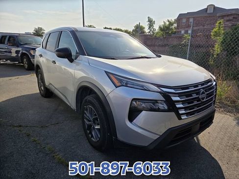 Used 2024 Nissan Rogue S FWD image 2