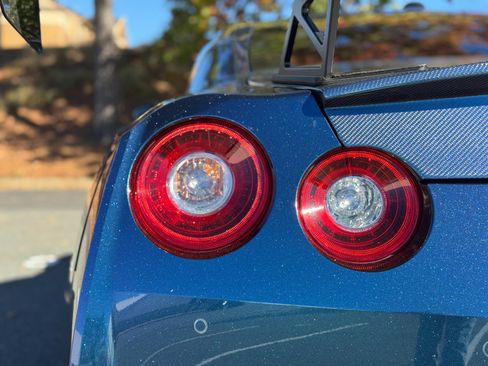 Used 2024 Nissan GT-R Premium w/ Premium Interior Package image 31