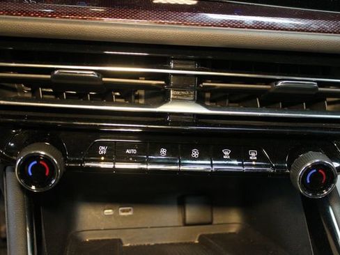 Used 2024 Chevrolet Traverse Z71 image 27