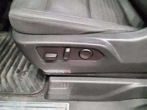 Used 2023 Chevrolet Silverado 1500 LT AWD/4WD image 25