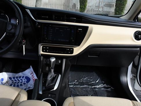 Used 2017 Toyota Corolla LE w/ LE Premium Package w/Moonroof image 8