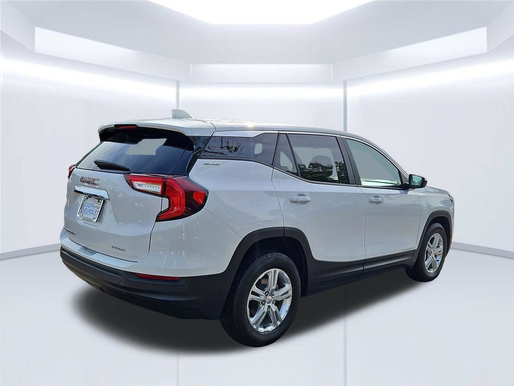 Used 2024 GMC Terrain SLE AWD/4WD image 5