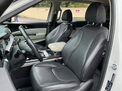 Used 2022 Kia Carnival SX Prestige image 19