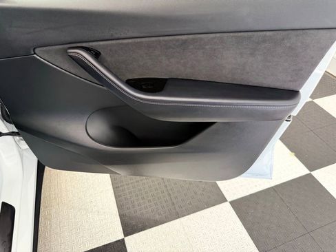 Used 2021 Tesla Model Y 2WD image 24