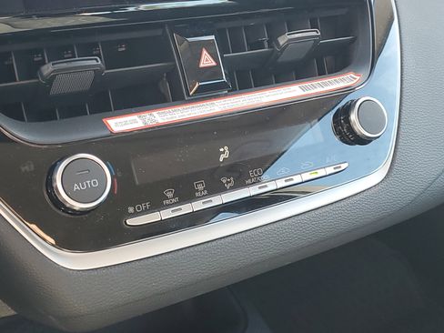 Certified 2025 Toyota Corolla LE image 31