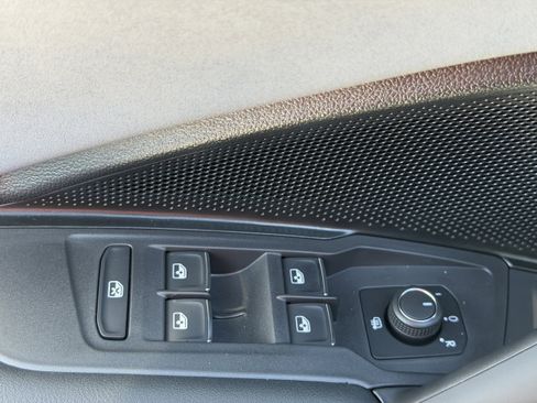 New 2026 Volkswagen Tiguan SE image 18