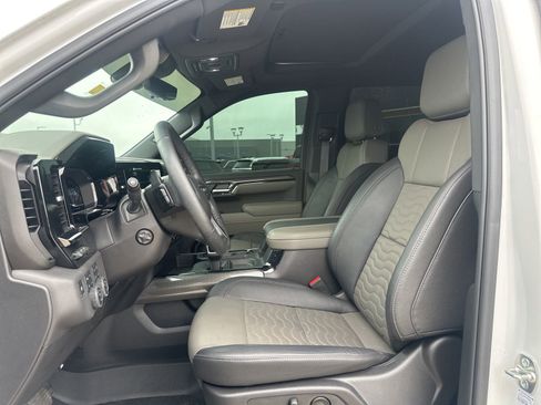 Used 2025 Chevrolet Silverado 1500 ZR2 w/ Technology Package image 10