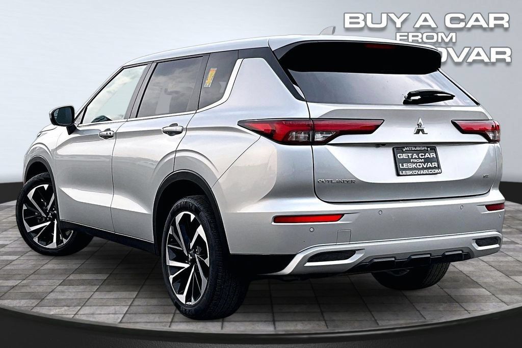 Used 2024 Mitsubishi Outlander SE AWD/4WD image 2