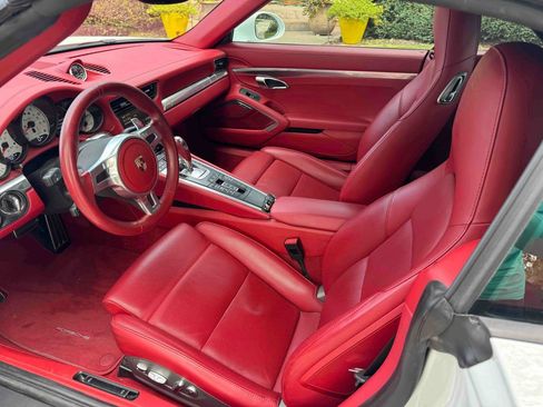 Used 2015 Porsche 911 Turbo image 5