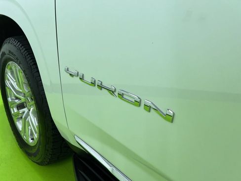 Used 2023 GMC Yukon XL SLT AWD/4WD image 11