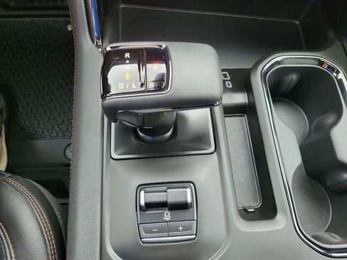 Used 2025 GMC Sierra 1500 AT4 w/ Technology Package AWD/4WD image 38