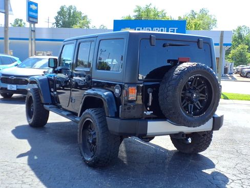 Used 2014 Jeep Wrangler Unlimited Sahara w/ Dual Top Group AWD/4WD image 2