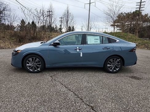 New 2026 Nissan Sentra SL w/ Floor Mat Package FWD image 5