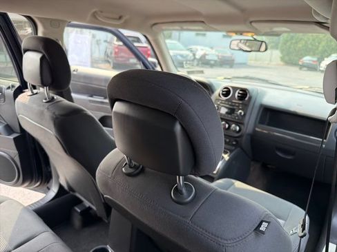 Used 2014 Jeep Patriot Latitude AWD/4WD image 26